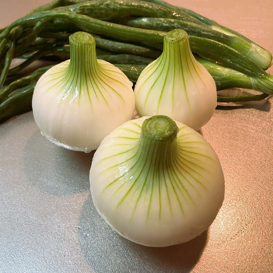 洗った新玉ねぎ